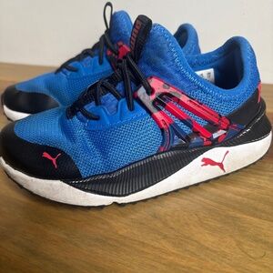 Boys Puma slip on sneakers
